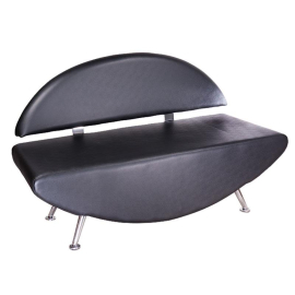 Stylische schwarze Wartecouch aus pflegeleichtem Material – perfekt für Wartezimmer und professionelle Empfangsräume.